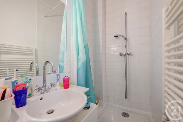 Appartement F3 à vendre - 3 pièces - 77.45 m2 - LYON - 69002 - RHONE-ALPES - Century 21 Presqu'Île Immobilier Appartement F3 à vendre - 3 pièces - 77.45 m2 - LYON - 69002 - RHONE-ALPES - Century 21 Presqu'Île Immobilier
