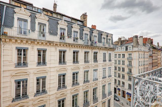 Appartement F3 à vendre - 3 pièces - 77.45 m2 - LYON - 69002 - RHONE-ALPES - Century 21 Presqu'Île Immobilier Appartement F3 à vendre - 3 pièces - 77.45 m2 - LYON - 69002 - RHONE-ALPES - Century 21 Presqu'Île Immobilier