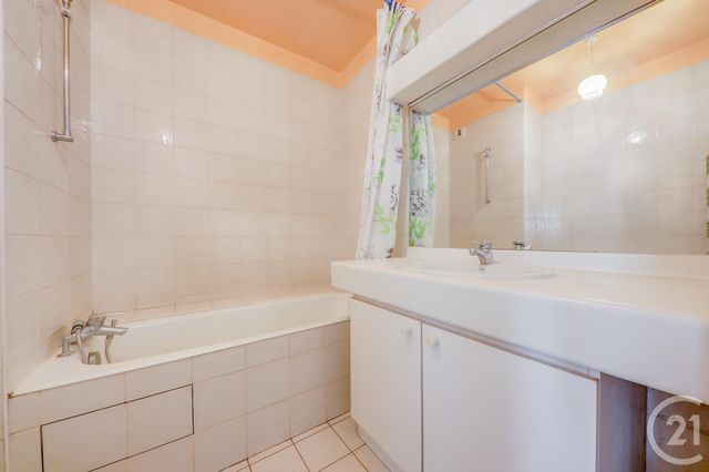 Studio à vendre - 1 pièce - 31.55 m2 - LYON - 69002 - RHONE-ALPES - Century 21 Presqu'Île Immobilier Studio à vendre - 1 pièce - 31.55 m2 - LYON - 69002 - RHONE-ALPES - Century 21 Presqu'Île Immobilier
