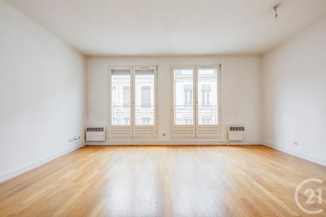 Studio à vendre - 1 pièce - 31.55 m2 - LYON - 69002 - RHONE-ALPES - Century 21 Presqu'Île Immobilier Studio à vendre - 1 pièce - 31.55 m2 - LYON - 69002 - RHONE-ALPES - Century 21 Presqu'Île Immobilier