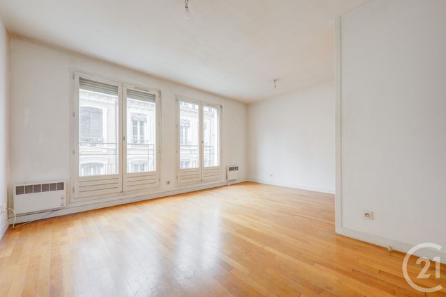 Studio à vendre - 1 pièce - 31.55 m2 - LYON - 69002 - RHONE-ALPES - Century 21 Presqu'Île Immobilier Studio à vendre - 1 pièce - 31.55 m2 - LYON - 69002 - RHONE-ALPES - Century 21 Presqu'Île Immobilier