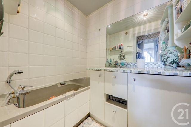 Appartement F4 à vendre - 4 pièces - 94.68 m2 - LYON - 69006 - RHONE-ALPES - Century 21 Presqu'Île Immobilier Appartement F4 à vendre - 4 pièces - 94.68 m2 - LYON - 69006 - RHONE-ALPES - Century 21 Presqu'Île Immobilier