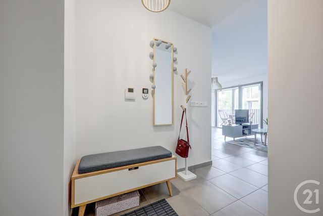 Appartement F4 à vendre - 4 pièces - 85.0 m2 - LYON - 69007 - RHONE-ALPES - Century 21 Presqu'Île Immobilier Appartement F4 à vendre - 4 pièces - 85.0 m2 - LYON - 69007 - RHONE-ALPES - Century 21 Presqu'Île Immobilier