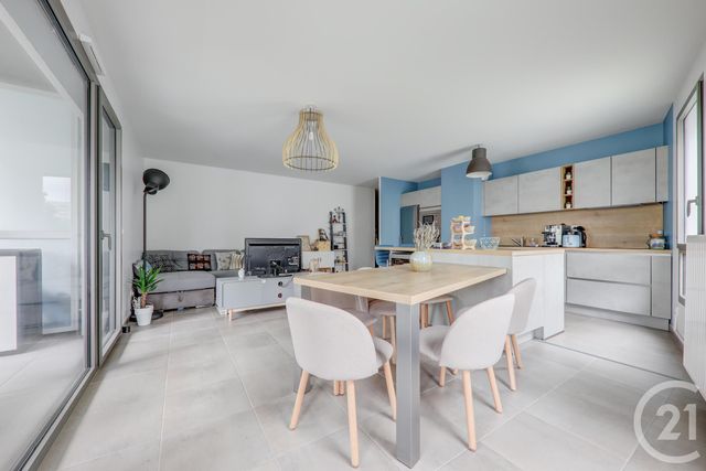 Appartement F4 à vendre - 4 pièces - 85.0 m2 - LYON - 69007 - RHONE-ALPES - Century 21 Presqu'Île Immobilier Appartement F4 à vendre - 4 pièces - 85.0 m2 - LYON - 69007 - RHONE-ALPES - Century 21 Presqu'Île Immobilier