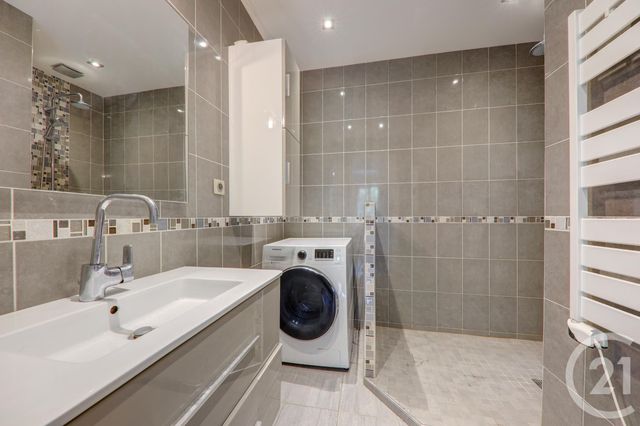 Appartement F4 à vendre - 4 pièces - 76.19 m2 - LYON - 69005 - RHONE-ALPES - Century 21 Presqu'Île Immobilier Appartement F4 à vendre - 4 pièces - 76.19 m2 - LYON - 69005 - RHONE-ALPES - Century 21 Presqu'Île Immobilier