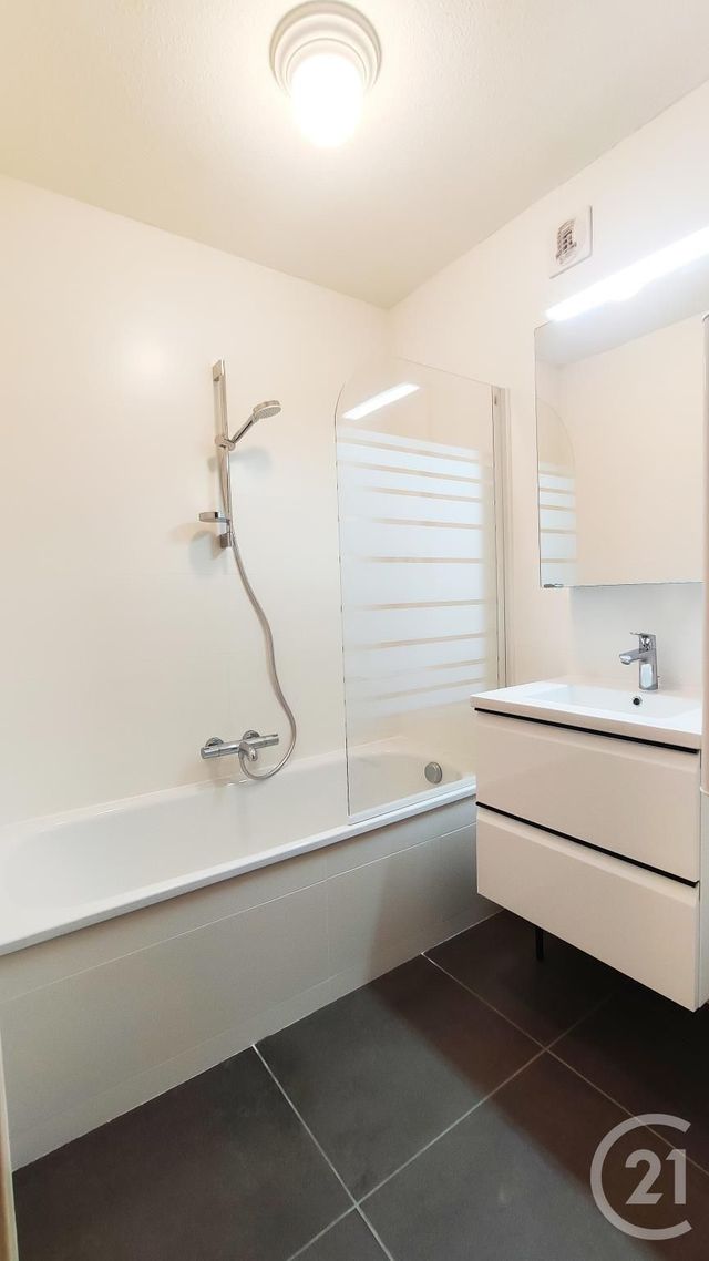 Appartement F4 à vendre - 4 pièces - 103.12 m2 - LYON - 69005 - RHONE-ALPES - Century 21 Presqu'Île Immobilier Appartement F4 à vendre - 4 pièces - 103.12 m2 - LYON - 69005 - RHONE-ALPES - Century 21 Presqu'Île Immobilier