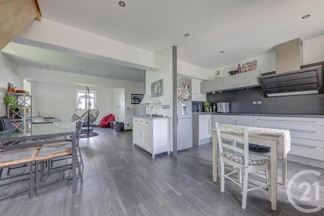Appartement T4 à vendre - 4 pièces - 125.0 m2 - TASSIN LA DEMI LUNE - 69 - RHONE-ALPES - Century 21 Presqu'Île Immobilier Appartement T4 à vendre - 4 pièces - 125.0 m2 - TASSIN LA DEMI LUNE - 69 - RHONE-ALPES - Century 21 Presqu'Île Immobilier
