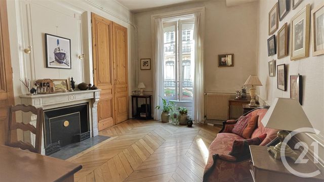 Afficher la photo en grand Appartement F4 à vendre - 4 pièces - 146.25 m2 - LYON - 69002 - RHONE-ALPES - Century 21 Presqu'Île Immobilier