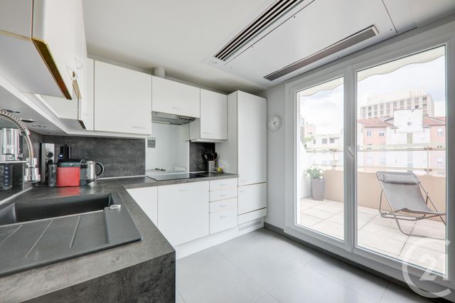 Afficher la photo en grand Appartement F3 à vendre - 3 pièces - 88.43 m2 - LYON - 69006 - RHONE-ALPES - Century 21 Presqu'Île Immobilier
