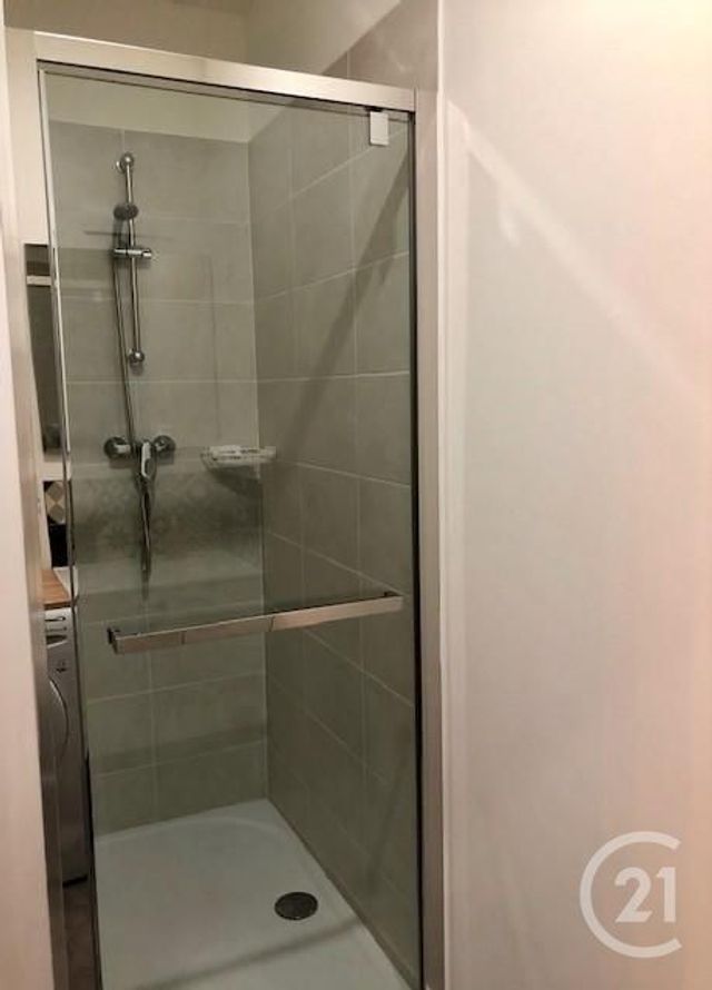 Afficher la photo en grand Studio à louer - 1 pièce - 27.0 m2 - LYON - 69001 - RHONE-ALPES - Century 21 Presqu'Île Immobilier