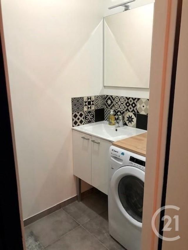 Afficher la photo en grand Studio à louer - 1 pièce - 27.0 m2 - LYON - 69001 - RHONE-ALPES - Century 21 Presqu'Île Immobilier