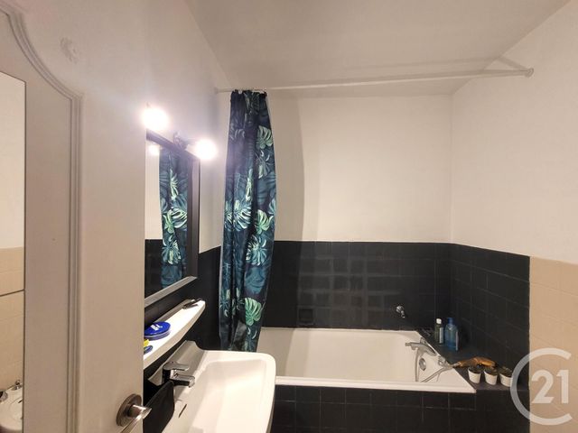 Appartement F2 à louer - 2 pièces - 50.17 m2 - LYON - 69007 - RHONE-ALPES - Century 21 Presqu'Île Immobilier