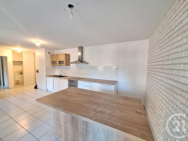 Appartement à louer - 3 pièces - 65.0 m2 - ST PRIEST - 69 - RHONE-ALPES - Century 21 Presqu'Île Immobilier