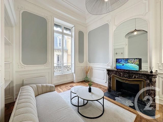 Afficher la photo en grand Appartement F2 bis à vendre - 2 pièces - 66.05 m2 - LYON - 69002 - RHONE-ALPES - Century 21 Presqu'Île Immobilier