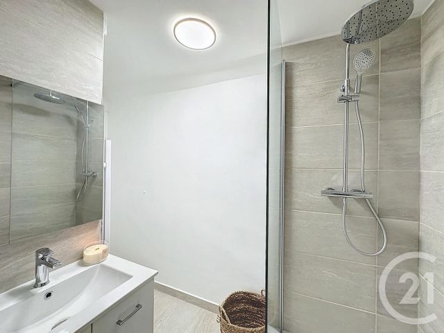 Afficher la photo en grand Appartement F2 bis à vendre - 2 pièces - 66.05 m2 - LYON - 69002 - RHONE-ALPES - Century 21 Presqu'Île Immobilier