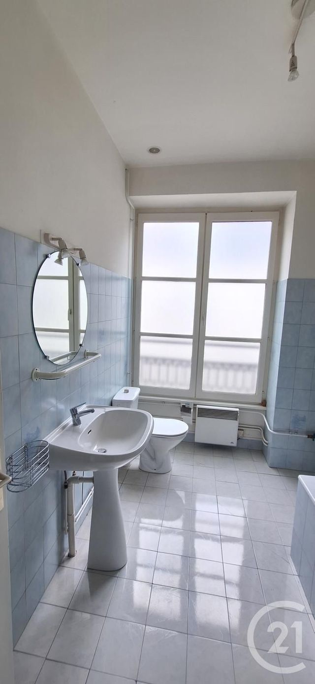 Afficher la photo en grand Appartement à louer - 2 pièces - 74.5 m2 - LYON - 69002 - RHONE-ALPES - Century 21 Presqu'Île Immobilier