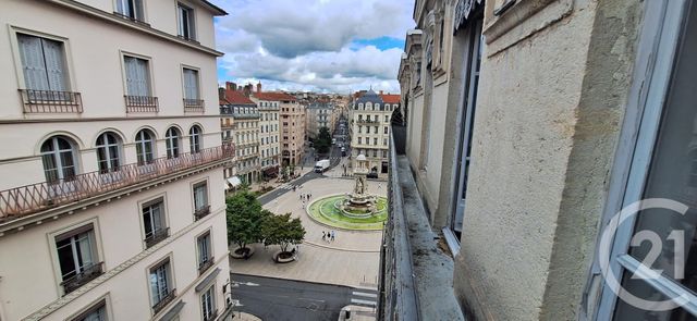 Afficher la photo en grand Appartement à louer - 2 pièces - 74.5 m2 - LYON - 69002 - RHONE-ALPES - Century 21 Presqu'Île Immobilier