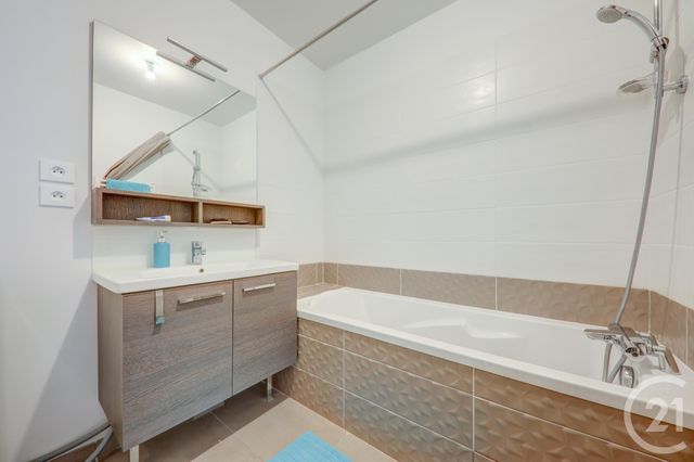 Appartement F4 à vendre - 4 pièces - 85.42 m2 - LYON - 69007 - RHONE-ALPES - Century 21 Presqu'Île Immobilier