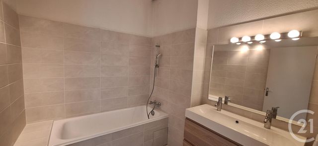 Appartement F3 à louer - 3 pièces - 66.49 m2 - LYON - 69002 - RHONE-ALPES - Century 21 Presqu'Île Immobilier