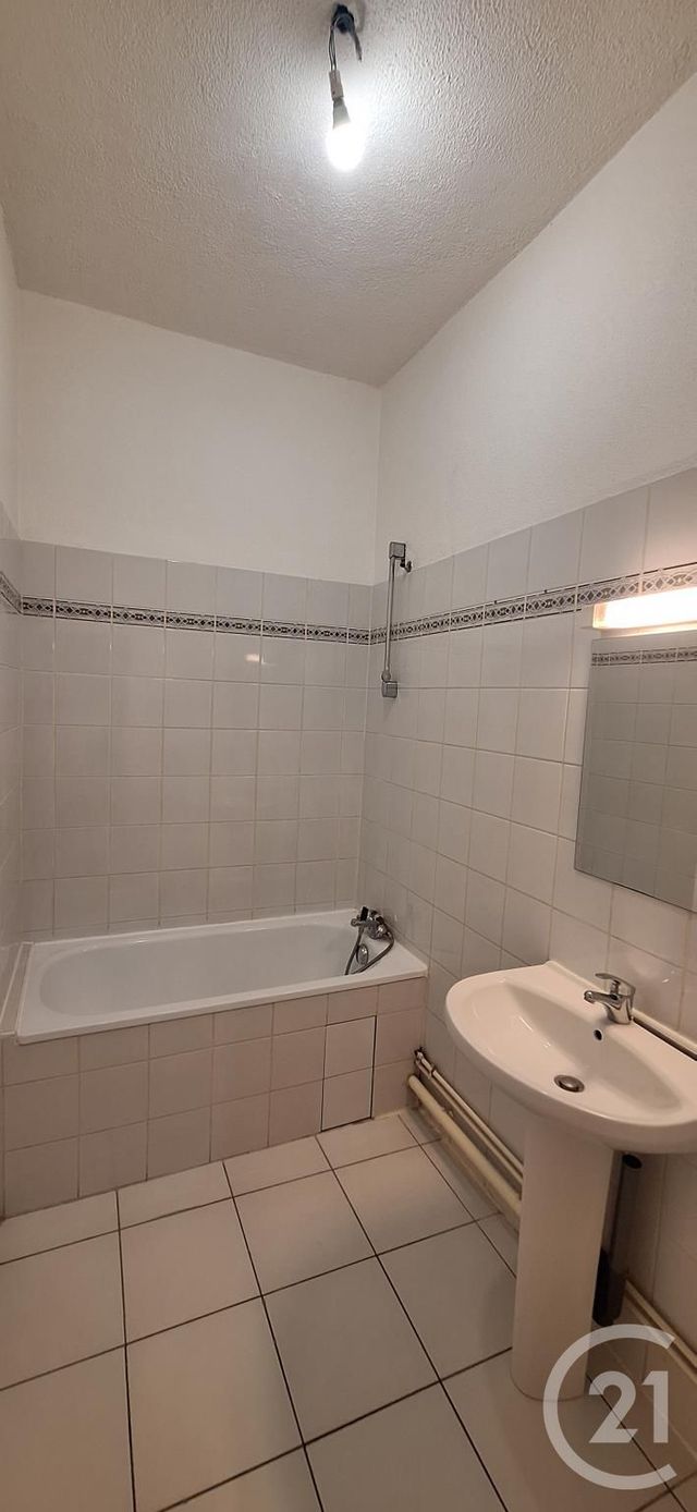 Appartement T2 à louer - 2 pièces - 46.2 m2 - VILLEURBANNE - 69 - RHONE-ALPES - Century 21 Presqu'Île Immobilier