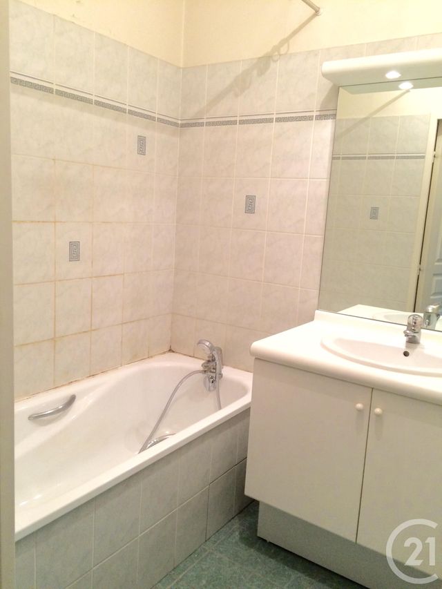 Appartement F2 à louer - 2 pièces - 49.6 m2 - LYON - 69007 - RHONE-ALPES - Century 21 Presqu'Île Immobilier