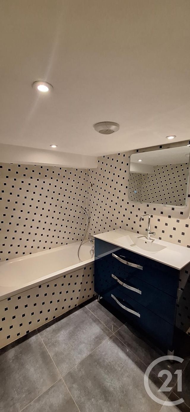 Appartement T1 à louer - 1 pièce - 50.4 m2 - LYON - 69001 - RHONE-ALPES - Century 21 Presqu'Île Immobilier